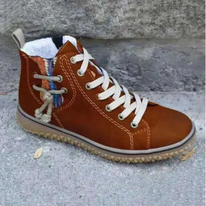 Edrine - Timelessly elegant leather boots with a charming vintage look