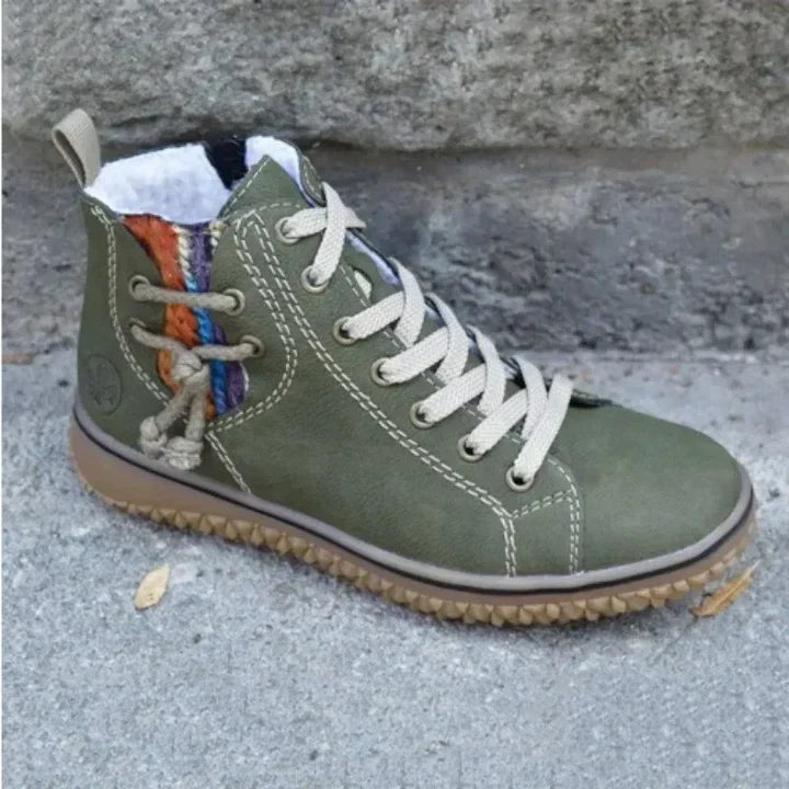 Edrine - Timelessly elegant leather boots with a charming vintage look