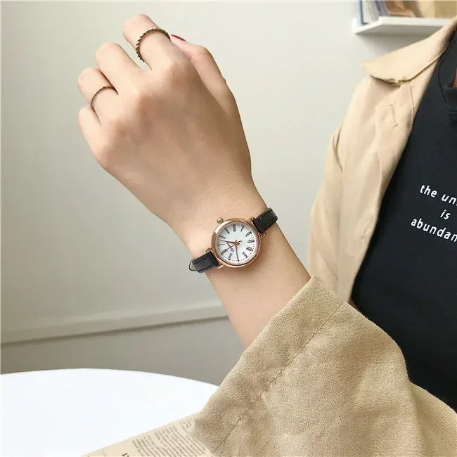Premium Leather Vintage Watch - Small Round Dial
