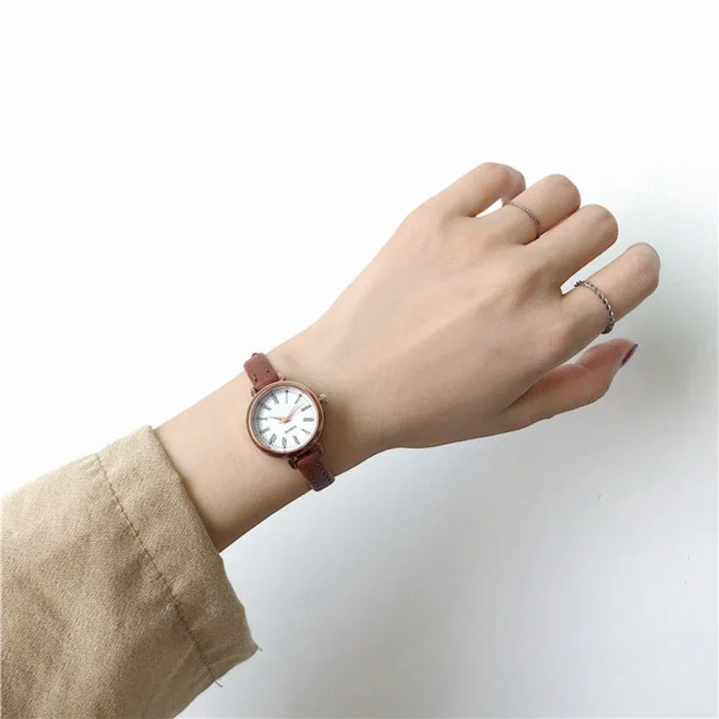 Premium Leather Vintage Watch - Small Round Dial