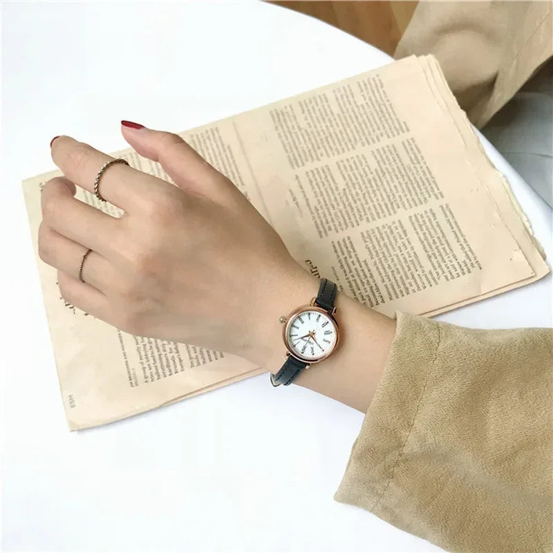 Premium Leather Vintage Watch - Small Round Dial